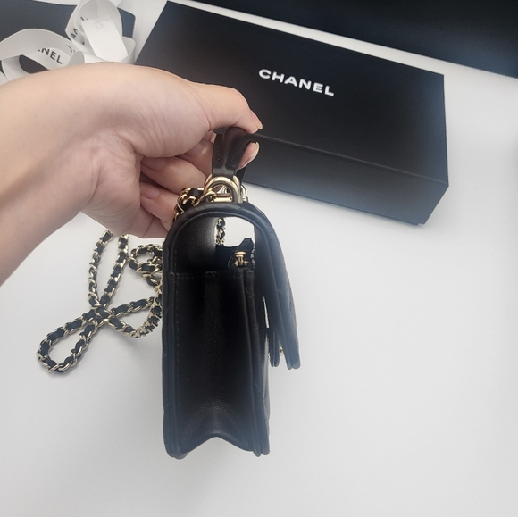 Brand new 2023 authentic Chanel flap phone holder with chain with top handle - Picture 9 of 15